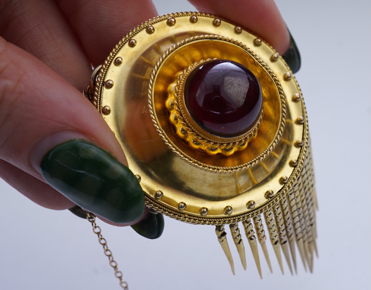 A Victorian garnet pendant/brooch, third quarter 19th century